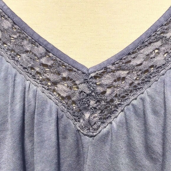 Max Jeans Blue Ruffled Double V Neckline Swing Top Size Medium - Picture 4 of 15